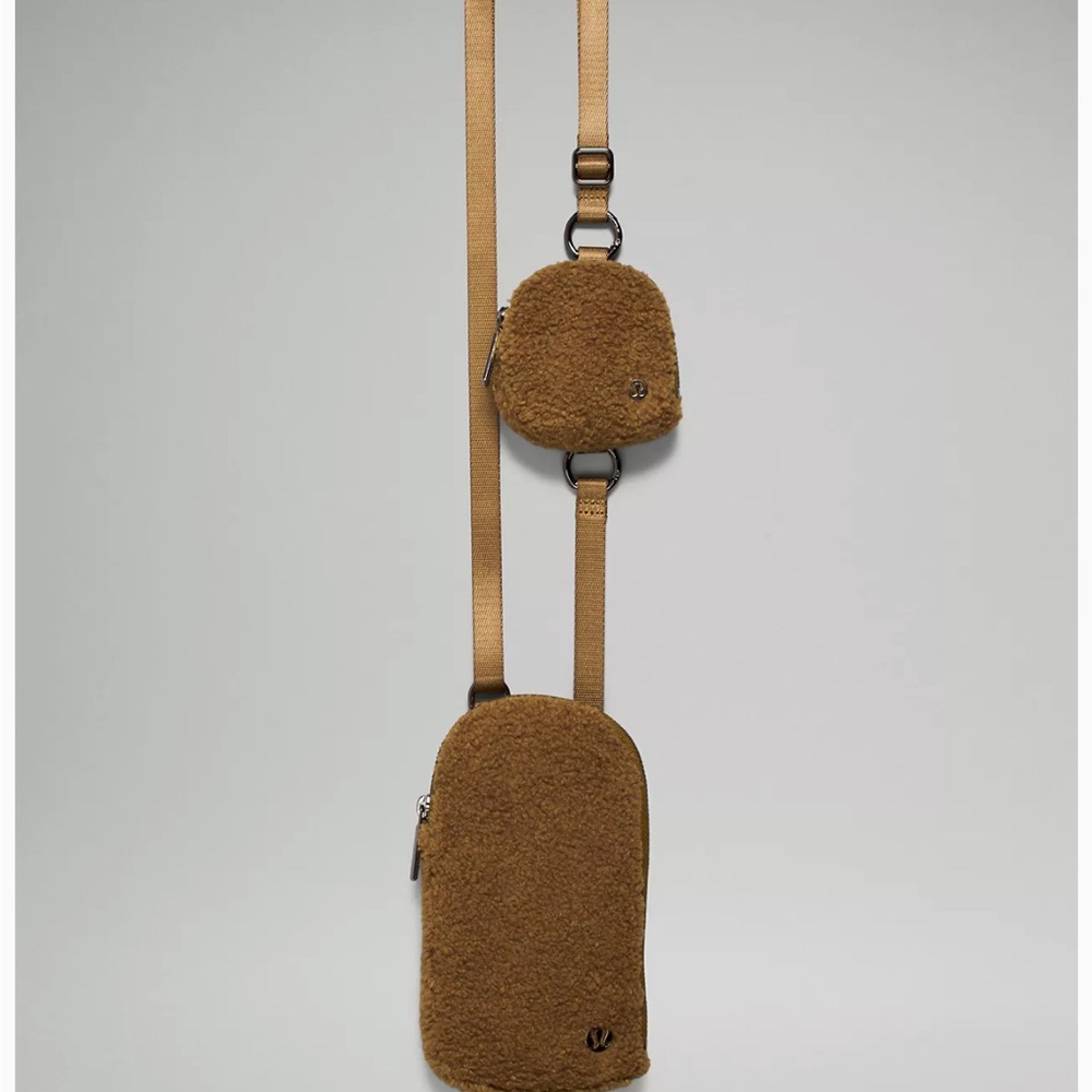 Lululemon Modular Phone Crossbody Bag 
Fleece
